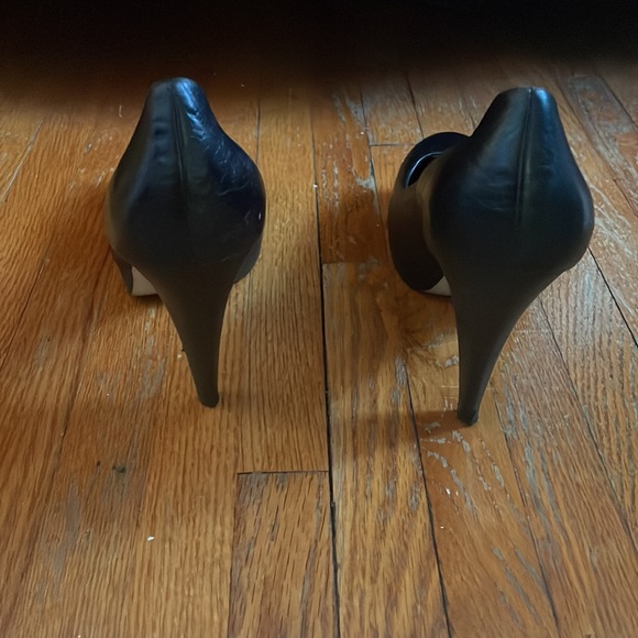 Banana Republic black pumps - Picture 3 of 4